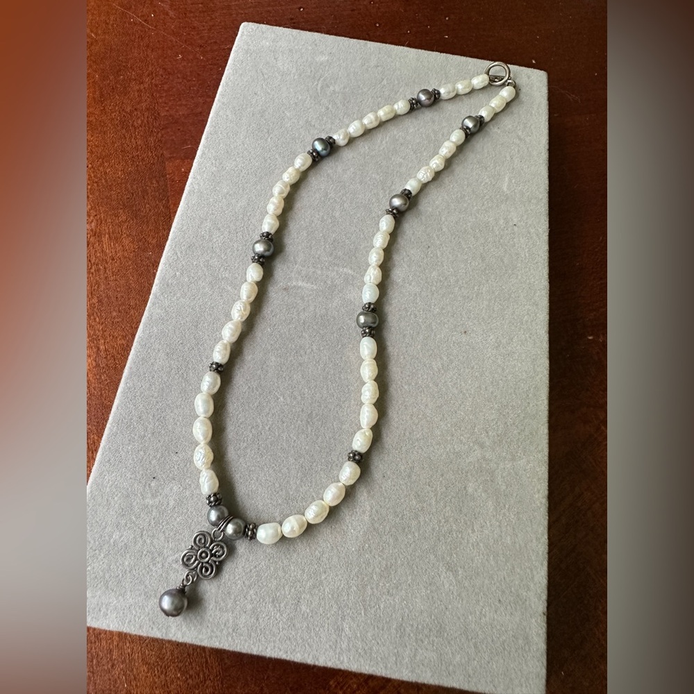Elegant Freshwater Pearls Necklace White Gray 16”